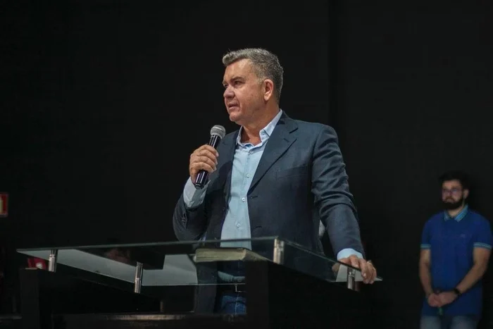 Vídeo: Pastor diz que fez mulher obesa emagrecer “na hora” com oração; Veja