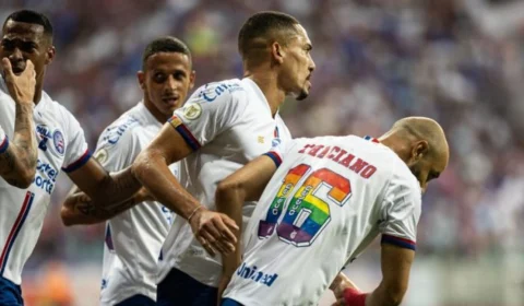 Bahia ganha do Vasco, cola no Flamengo e assume a vice-liderança do Brasileirão