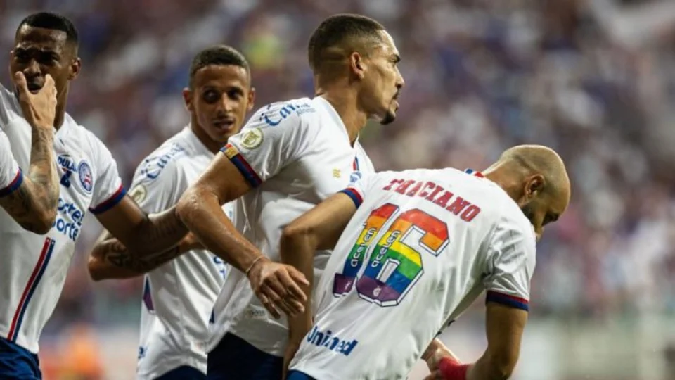 Bahia ganha do Vasco, cola no Flamengo e assume a vice-liderança do Brasileirão