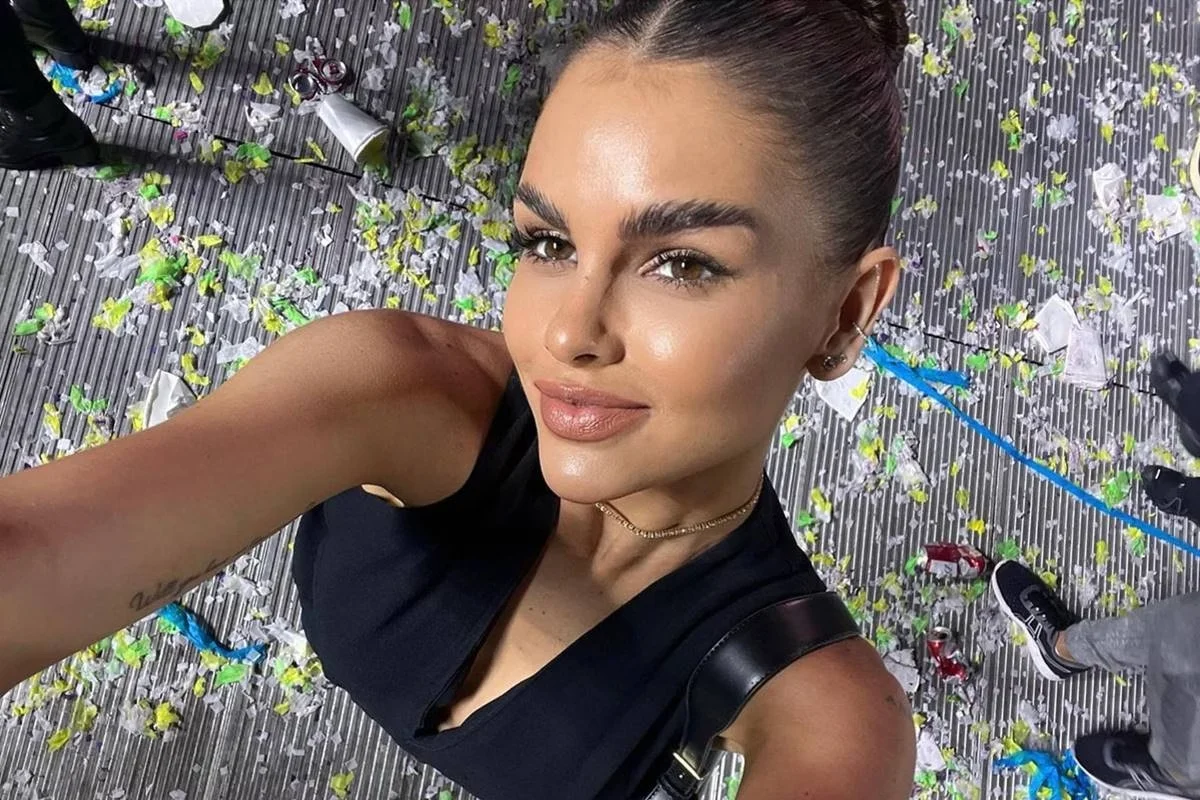 Mãe da suposta filha de Neymar mostra mala da maternidade