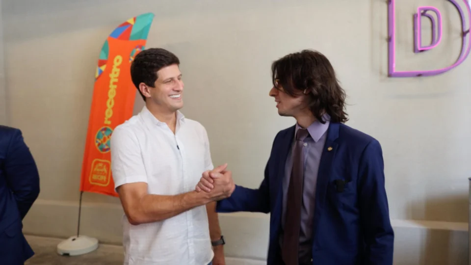 Em viagem a Recife, Amom Mandel anuncia propostas inovadoras para Manaus