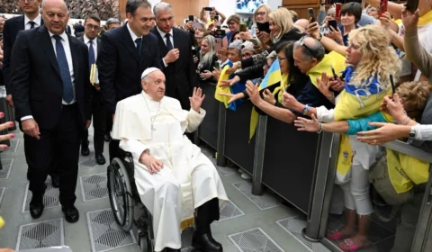 O Papa: fraternidade e amizade social que não se limitem às palavras