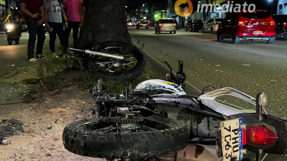 Moto é dividida em duas partes após grave acidente na Grande Circular
