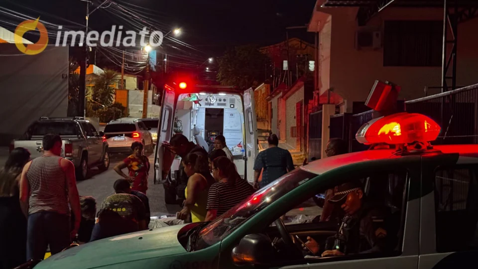 Acidente em cruzamento no Petrópolis deixa motoqueiro ferido