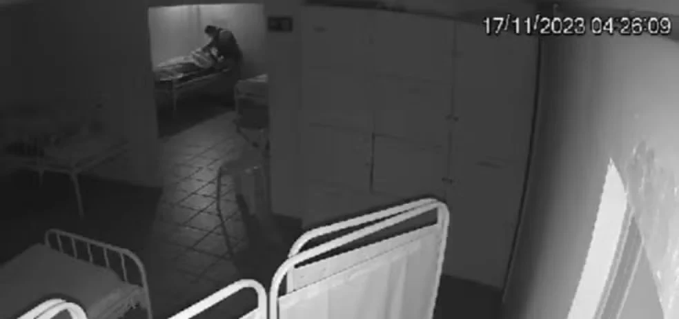 Mulher sedada sofre estupro em clínica de saúde mental; vídeo mostra vigilante cometendo crime
