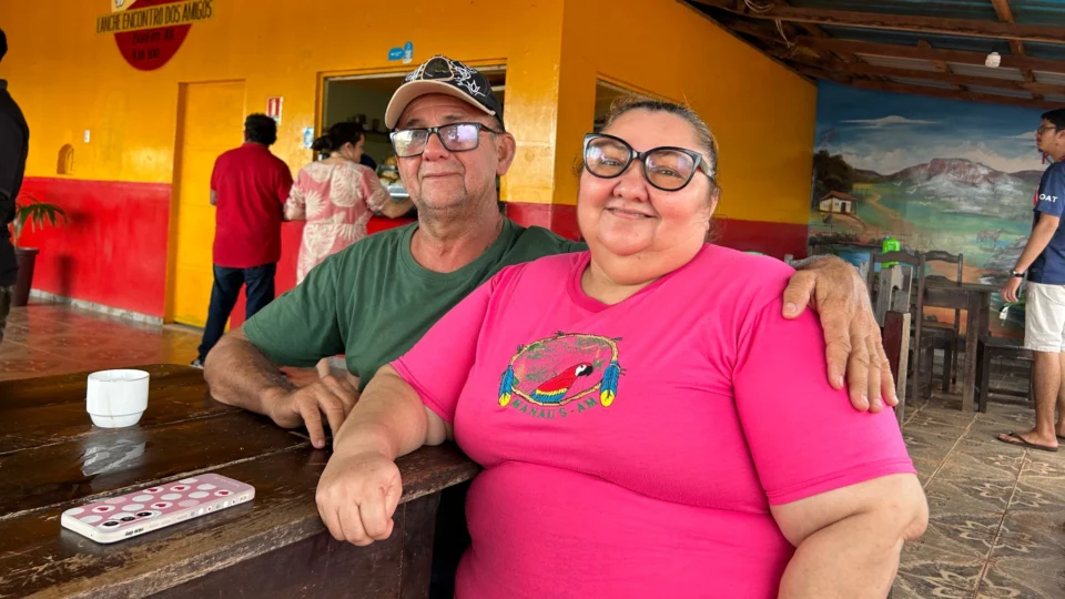 Empresários do ramo de alimentação na BR-401, comemoram movimento de clientela do final de semana mas reclamam de rotatória que tem causado diversos acidentes