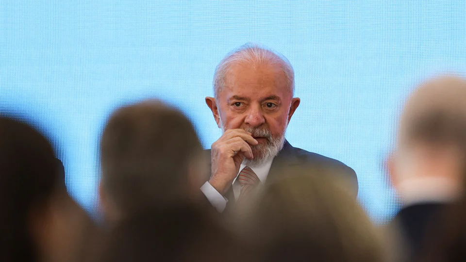 Aprovação de Lula espelha a de Bolsonaro no mesmo período revela Datafolha