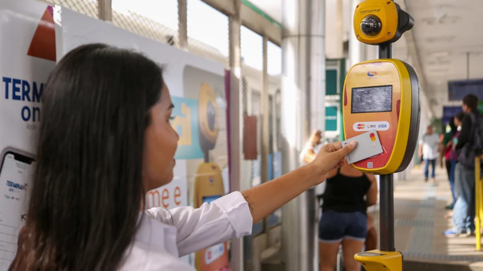 Tarifas de ônibus em Manaus podem ser pagas com cartões de débito e crédito