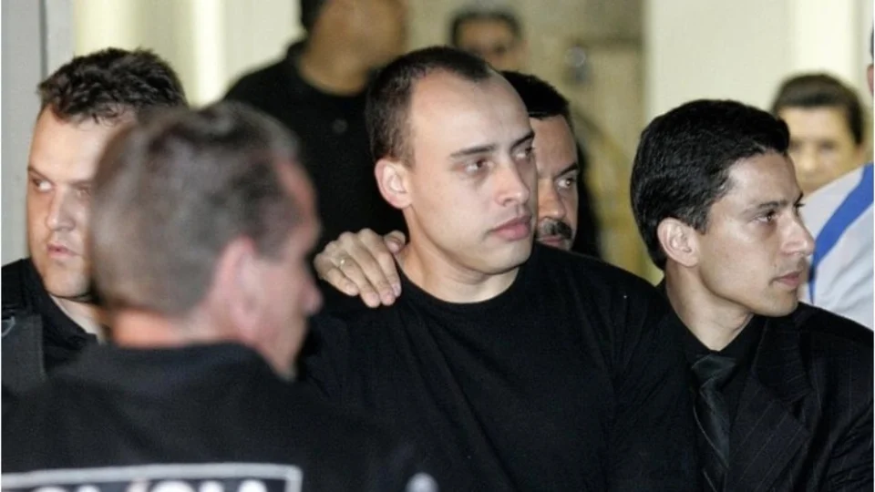 Alexandre Nardoni cumpre exigência da Justiça e consegue novo emprego com modalidade híbrida; O salário chega a R$ 2,5 mil reais