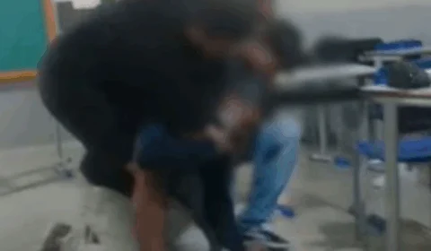 VEJA VÍDEO: aluno aplica mata-leão em professor dentro da sala de aula