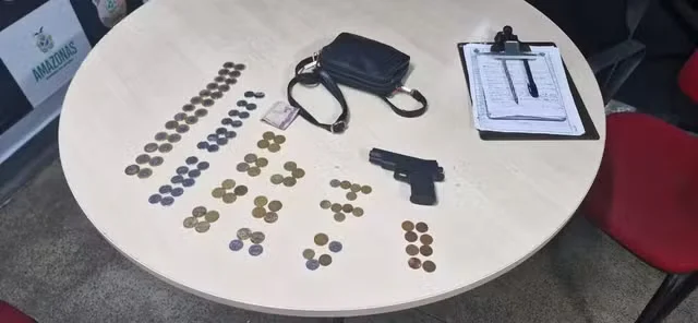 ‘Amor bandido’, casal é preso após assaltar ônibus no Centro de Manaus