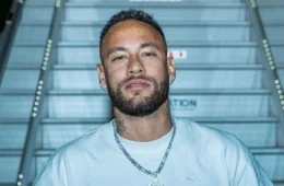 VEJA: Neymar publica fotos da nova filha, Helena, nas redes sociais