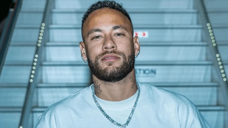 VEJA: Neymar publica fotos da nova filha, Helena, nas redes sociais