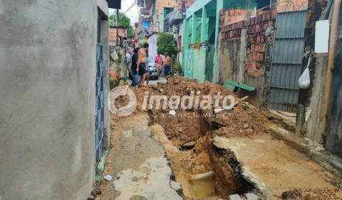 Tubulação quebrada deixa moradores há 3 dias sem água no bairro Morro da Liberdade