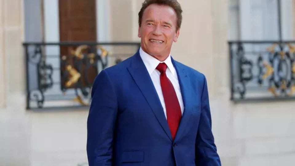 Golpista finge ser Arnold Schwarzenegger e rouba R$ 200 mil de idosa