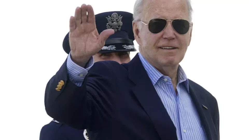 Biden testa negativo para Covid, retorna à Casa Branca e diz que fará pronunciamento sobre desistência