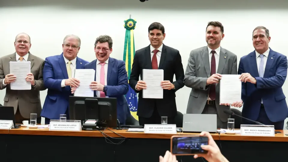 Reforma tributária: grupo inclui carros elétricos no imposto seletivo