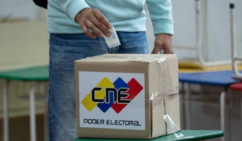 Venezuelanos vão às urnas em meio a controvérsias e desconfiança internacional