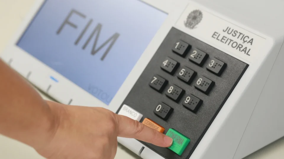 PEC 9/2023: anistia a partidos por descumprimento de cotas raciais e novas regras eleitorais