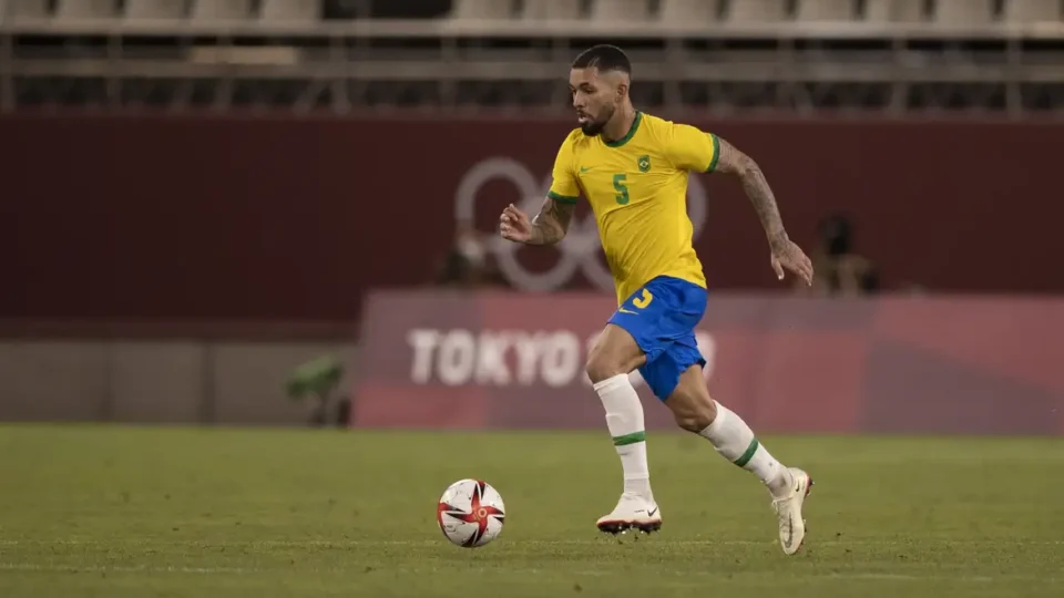 Juventus anuncia contratação do volante brasileiro Douglas Luiz