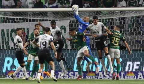 Palmeiras vence Corinthians por 2 a 0 e assume vice-liderança no Brasileirão