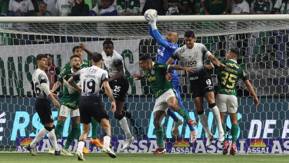 Palmeiras vence Corinthians por 2 a 0 e assume vice-liderança no Brasileirão