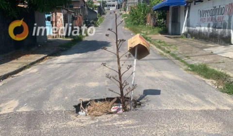 Moradores do bairro Novo Aleixo enfrentam transtornos devido a buracos na rua Acácia Vermelha