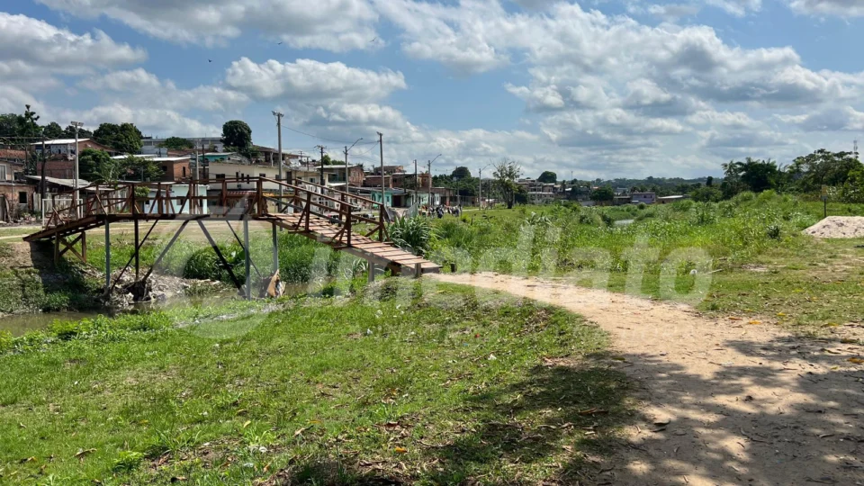 Moradores do bairro Jorge Teixeira, enfrentam problemas de infraestrutura e limpeza na rua Alto Paraíso