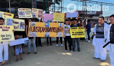 Familiares e amigos realizam manifestação após lutador morrer ao ser espancado por falsas acusação em Manaus