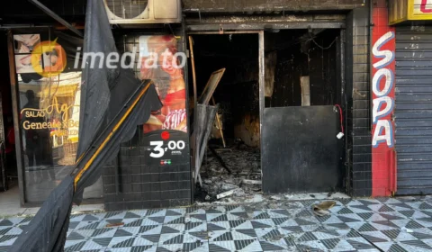 VEJA VÍDEO: incêndio de grandes proporções atinge restaurante no Centro de Manaus