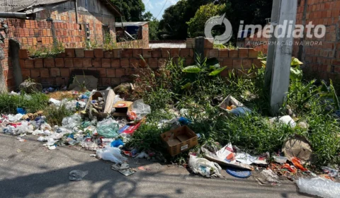 Acúmulo de lixo em terreno baldio e forte odor prejudica moradores no bairro Jorge Teixeira