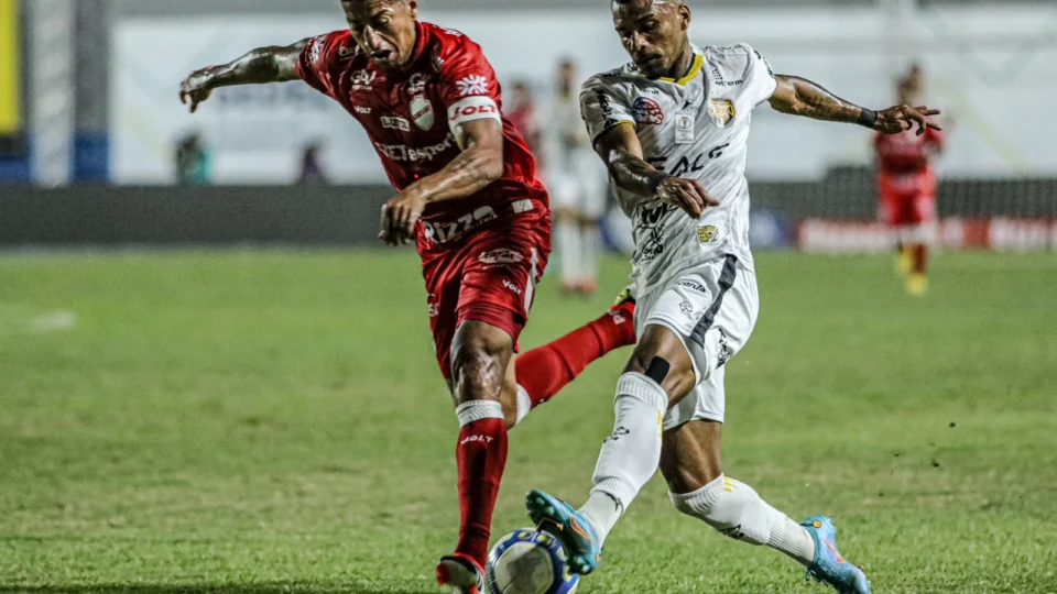 Amazonas perde de virada para o Vila Nova e cai na tabela da Série B