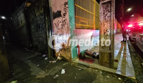 Homem é executado com vários tiros em frente a escola no bairro Compensa