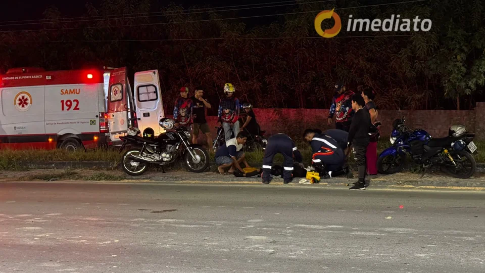 Pneu de motorista de App por moto explode e o mesmo sofre grave acidente
