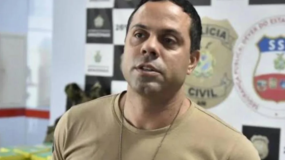 Justiça do AM decreta prisão preventiva de delegado suspeito de extorsão e de publicar vídeo obsceno