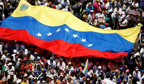 Oposição venezuelana vê chances inéditas de vitória em eleição presidencial
