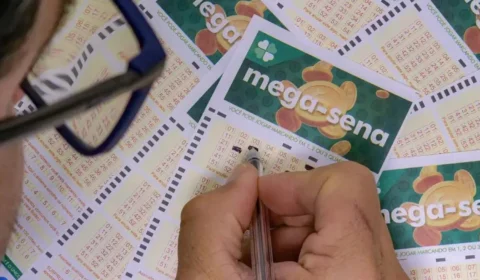 Mega-Sena acumula e prêmio vai para R$ 61 milhões; Veja como ganhar