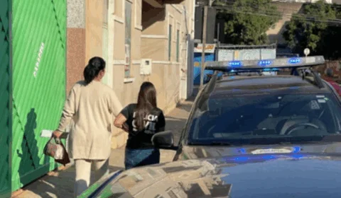‘Rainha dos carecas’ é presa no momento em que fazia implante capilar em cliente
