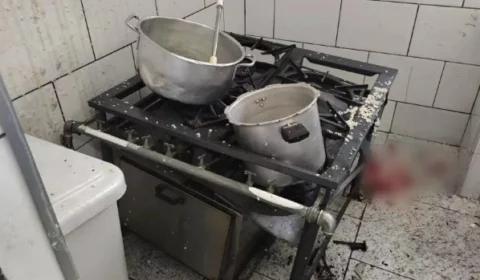 Dois cozinheiros de escola ficam feridos após panela de pressão explodir