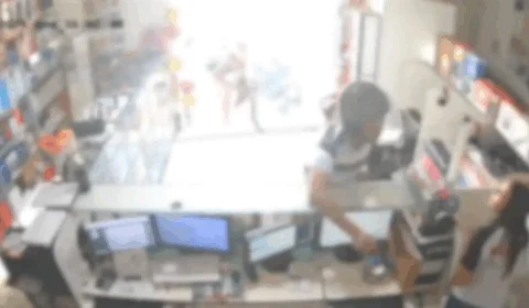 VEJA VÍDEO: homem tenta matar ex-namorada após ter sido bloqueado no WhatsApp