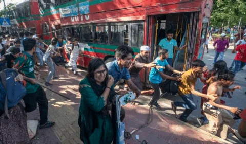 Protestos em Bangladesh escalam para violência e mortes em meio a disputas sobre cotas de emprego