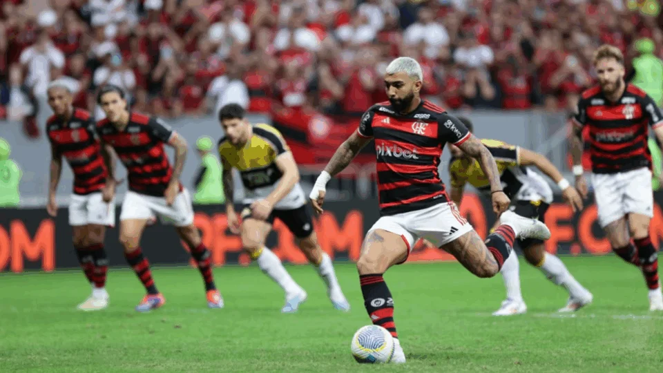 Flamengo vence o Criciúma de virada em jogo polêmico com recorde de público