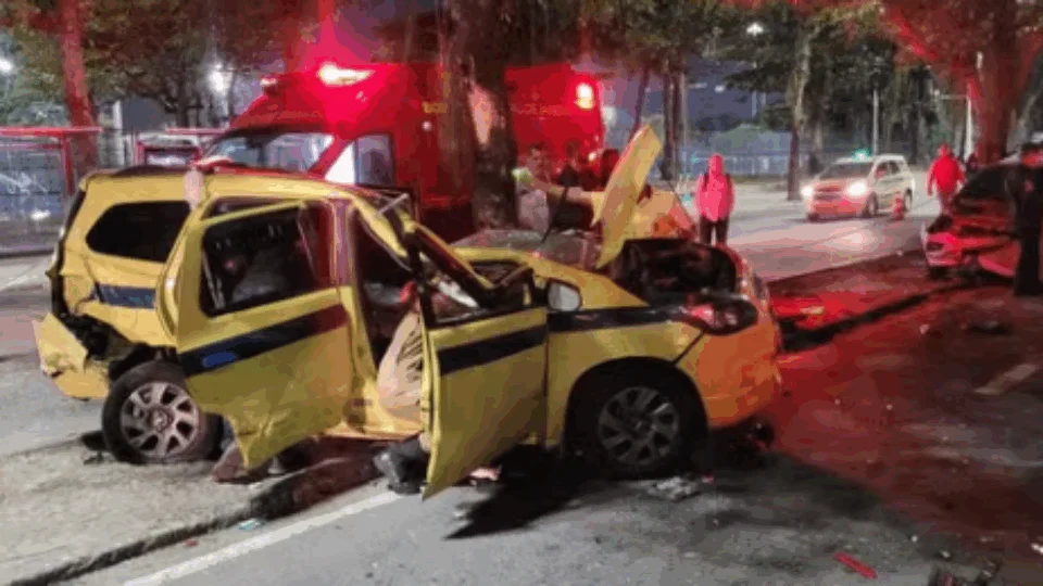 Acidente com vários veículos interdita praia do Flamengo no Rio de Janeiro; Veja vídeo
