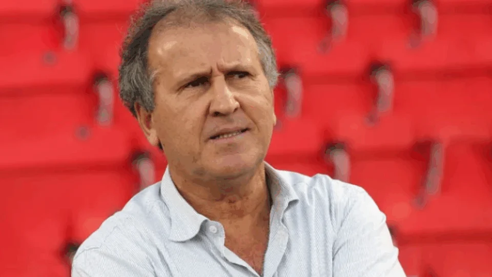 Zico sofre roubo de mala em Paris: prejuízo estimado em 200 mil euros