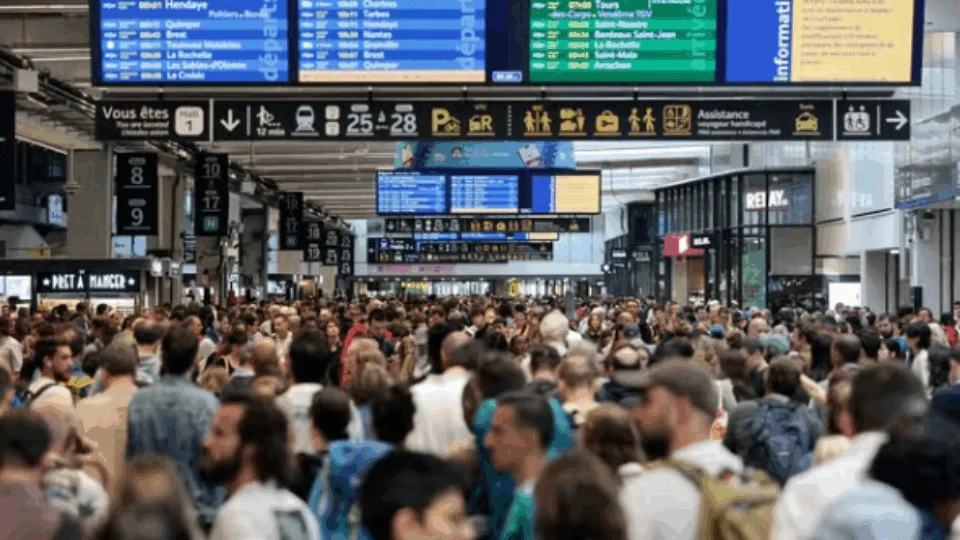 Ataque aos trens de alta velocidade de Paris atinge operações na véspera da abertura das olimpíadas