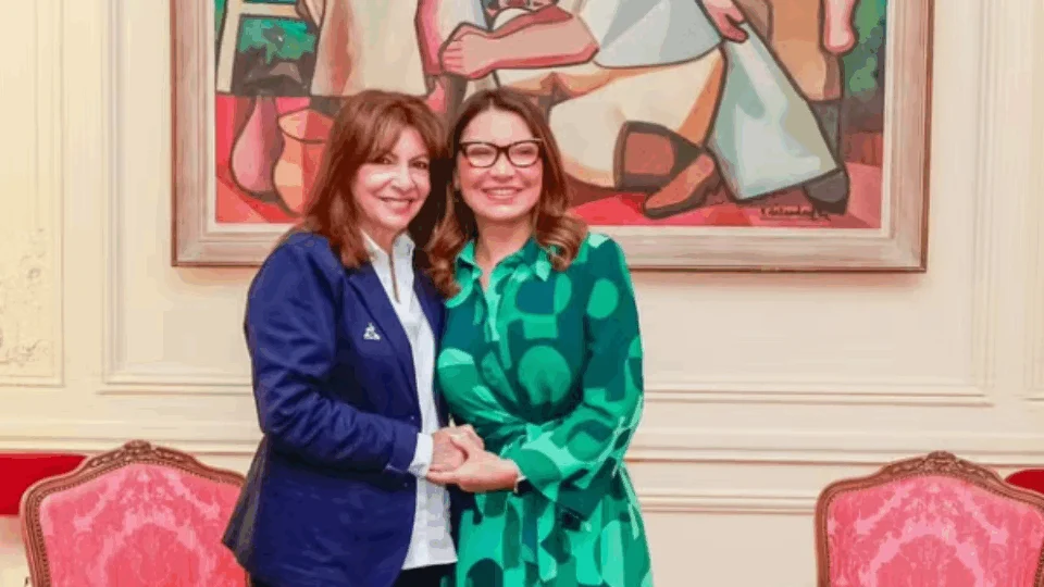 Janja se reúne com prefeita de Paris e participa de ação global de combate à fome