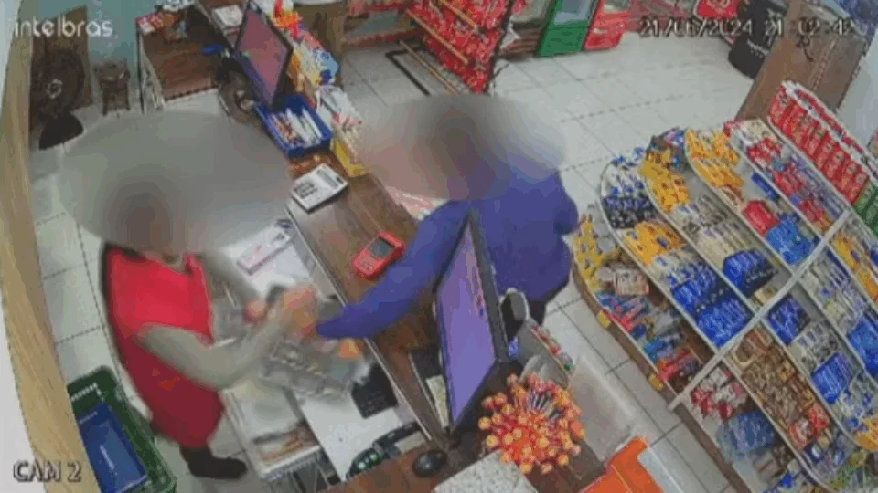 Suspeito de roubo a farmácias é identificado após deixar CPF em nota fiscal; Veja vídeo