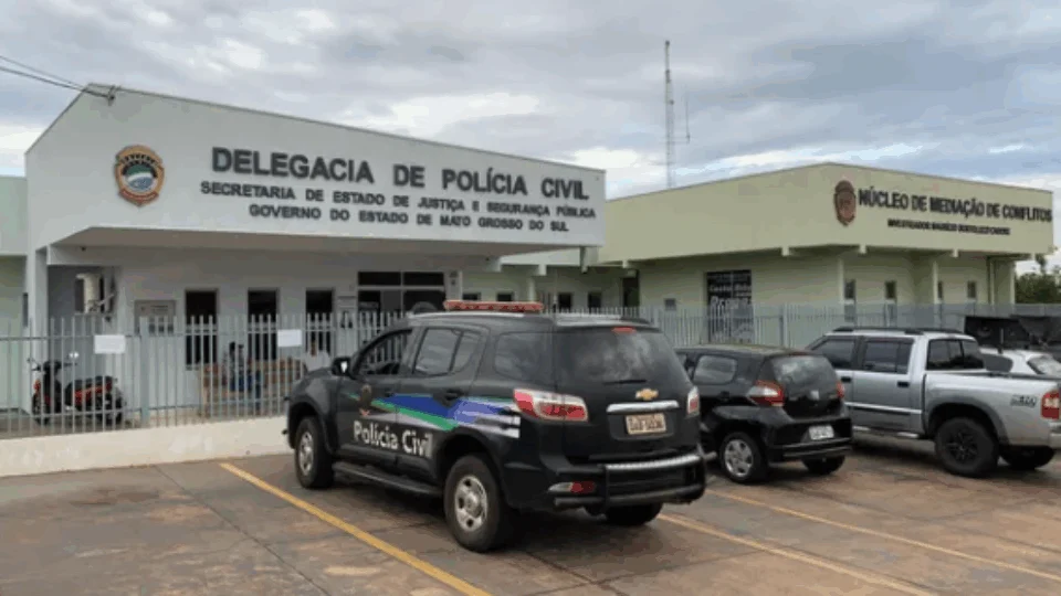 Mãe não deixa filha plantar maconha em vasos de plantas e é agredida por jovem em MS