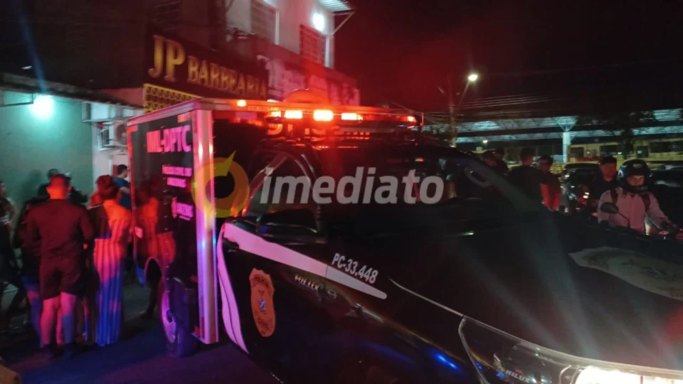 Vídeo: homem é brutalmente assassinado enquanto cortava o cabelo no Novo Aleixo
