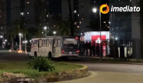 Assaltantes invadem ônibus da linha 450 e tocam o terror na Ponta Negra